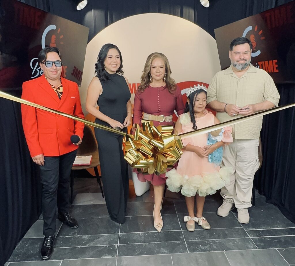 Elisa Beristain celebra la inauguración de su nuevo estudio en Mazatlán justo al cumplirse ocho meses de su nueva etapa profesional, acompañada por María José Salazar, Bernardo Osuna y Angelita Salazar, reina infantil del Carnaval.