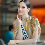 Fátima Bosch, Miss México 2025, posa con elegancia durante su participación en el certamen Miss Universe en Tailandia.