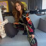 Gloria Trevi posa sonriente desde su casa, imagen tomada de su cuenta oficial de Instagram.