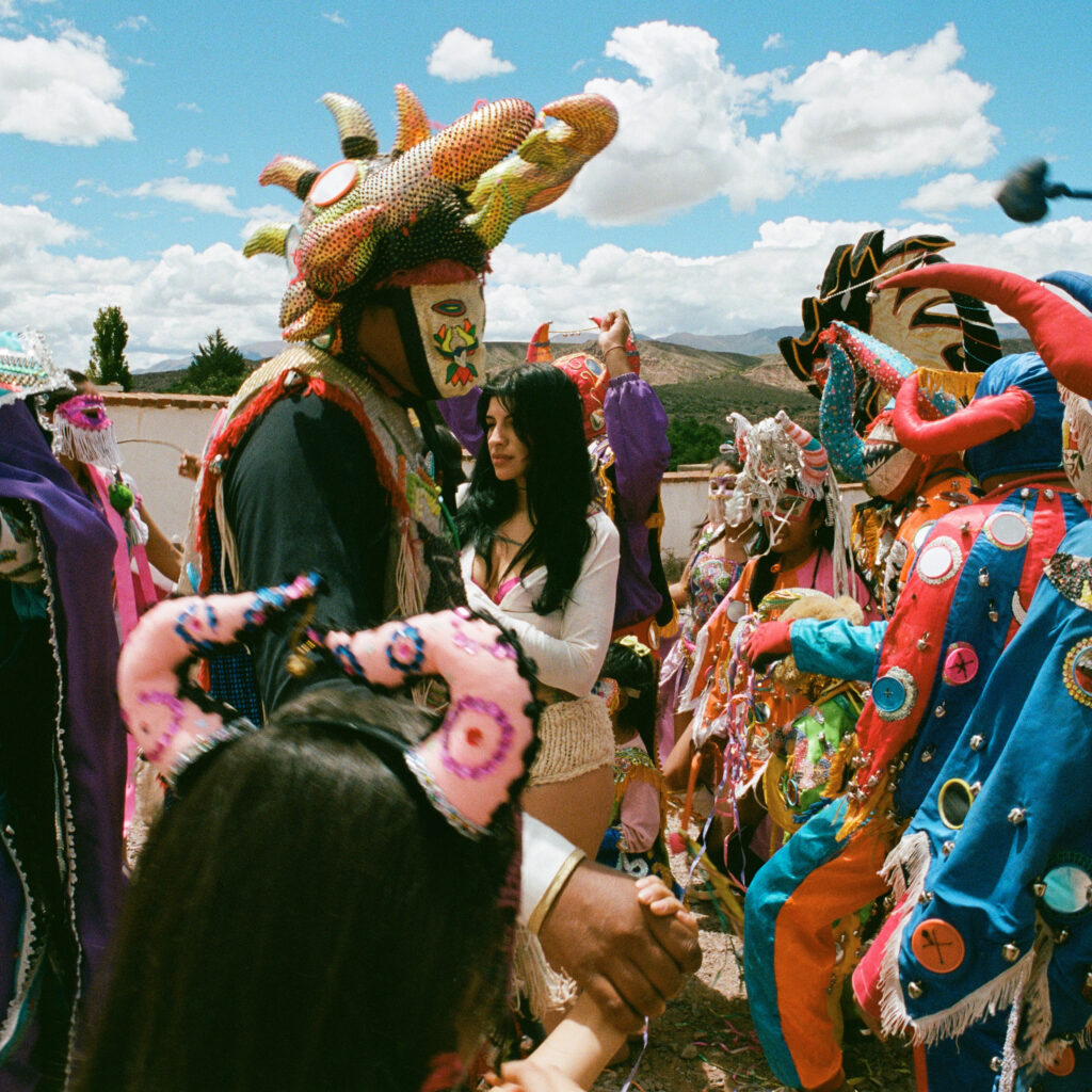 Cazzu prende motores y anuncia su llegada a Estados Unidos con su primera gira por el país