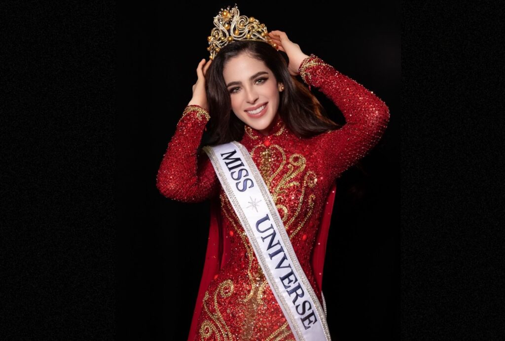 ¡FÁTIMA BOSCH es criticada por bailar en festival!