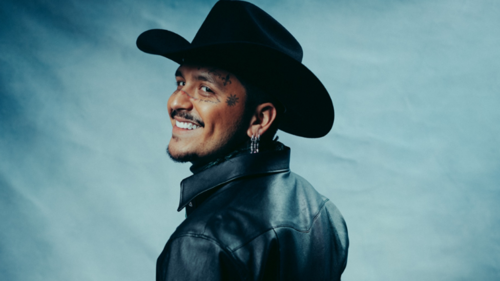 ¡Se viralizan fotos de Cristian Nodal con su «amor de secundaria»!