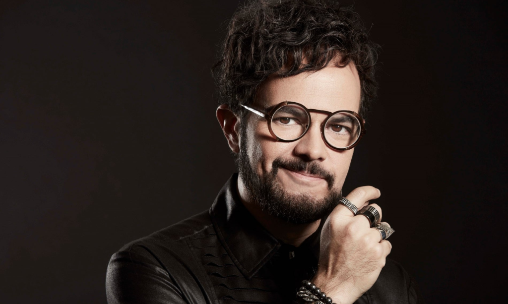¡El escándalo de Aleks Syntek no para! Revelan infidelidad del cantante con varias integrantes de su equipo