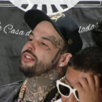 Emiliano Aguilar saliendo de rueda de prensa tras conflicto con ex mánager 2026