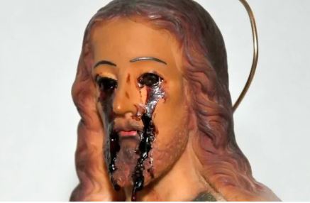 Estatua de la Virgen María derramando lágrimas análisis científico y fe.