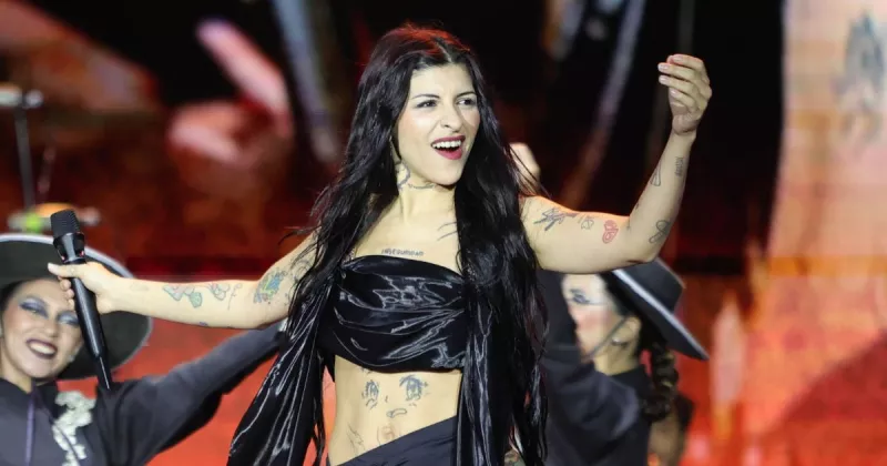 ¿Indirecta para Ángela o dardo a Pati Chapoy? El polémico mensaje de Cazzu que sacudió la red